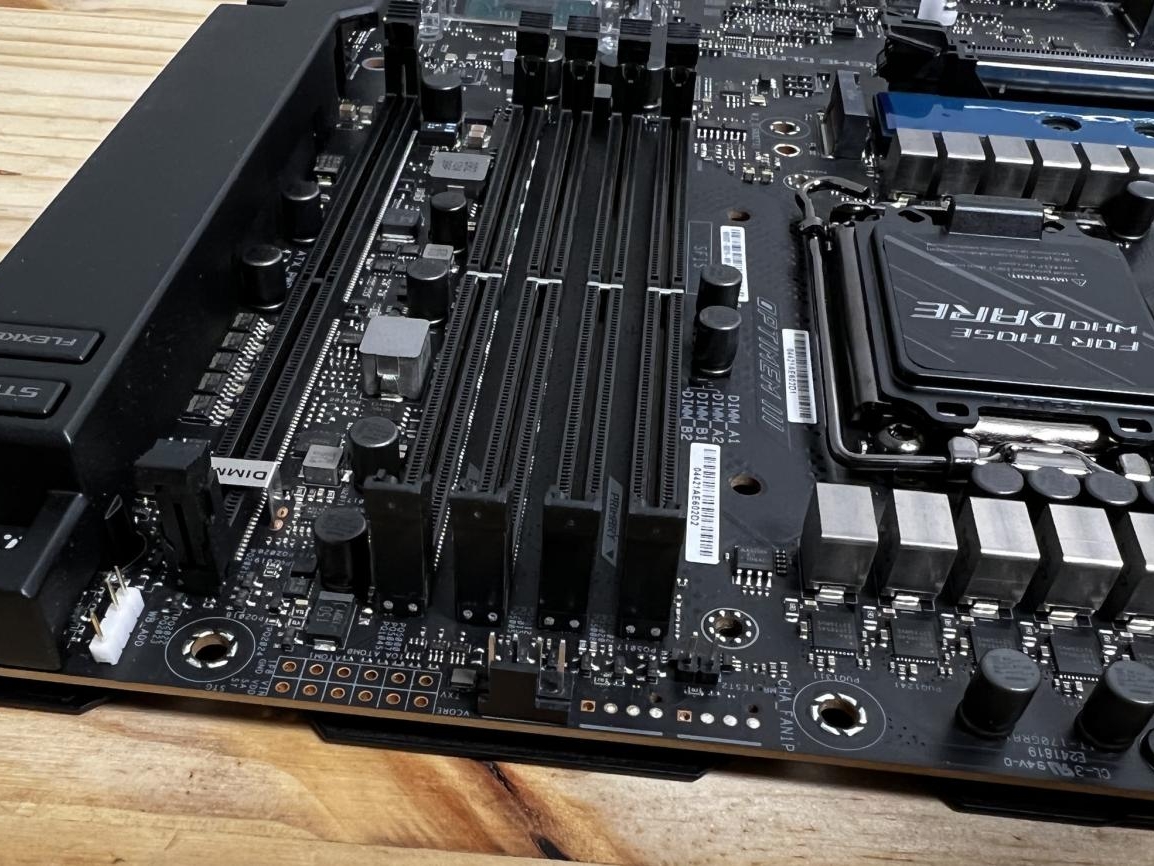 ASUS ROG Z690 Maximus Extreme Glacial Motherboard Review