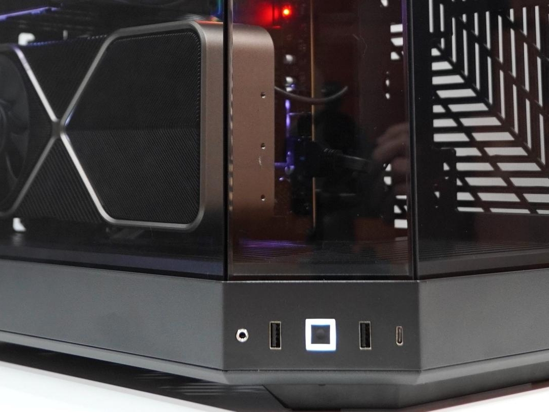 HYTE Y60 ATX Mid-Tower Case Review