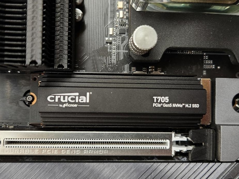 10673_crucial-t705-2tb-ssd-