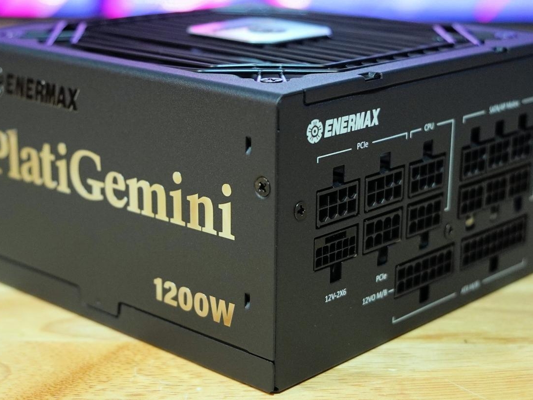 ENERMAXプラチナ電源 PLATIMAX 1200W ENERMAX 80PLUSプラチナ電源 Platimax EPM1200EWTトップ