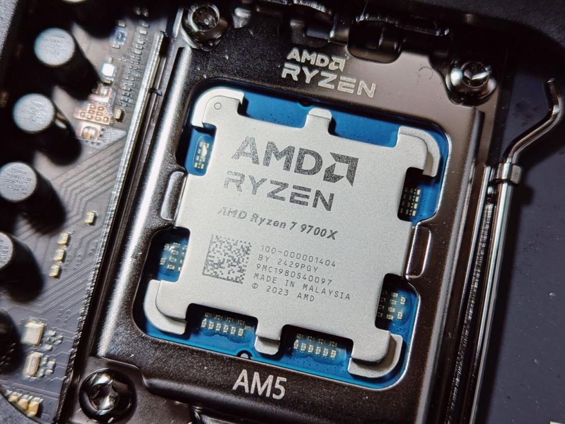 AMD Ryzen 7 9700X CPU 未確認 10810_amd-ryzen-7-9700x-cpu-