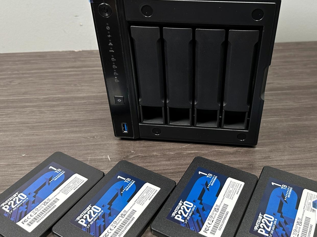 DRIVESTOR 4 Pro AS3304T 良品　nas asustor 10838_asustor-drivestor-4-pro-