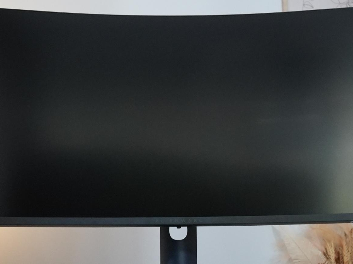 Alienware AW3225DM Gaming Monitor Review - 32-inch QHD 180Hz for $319