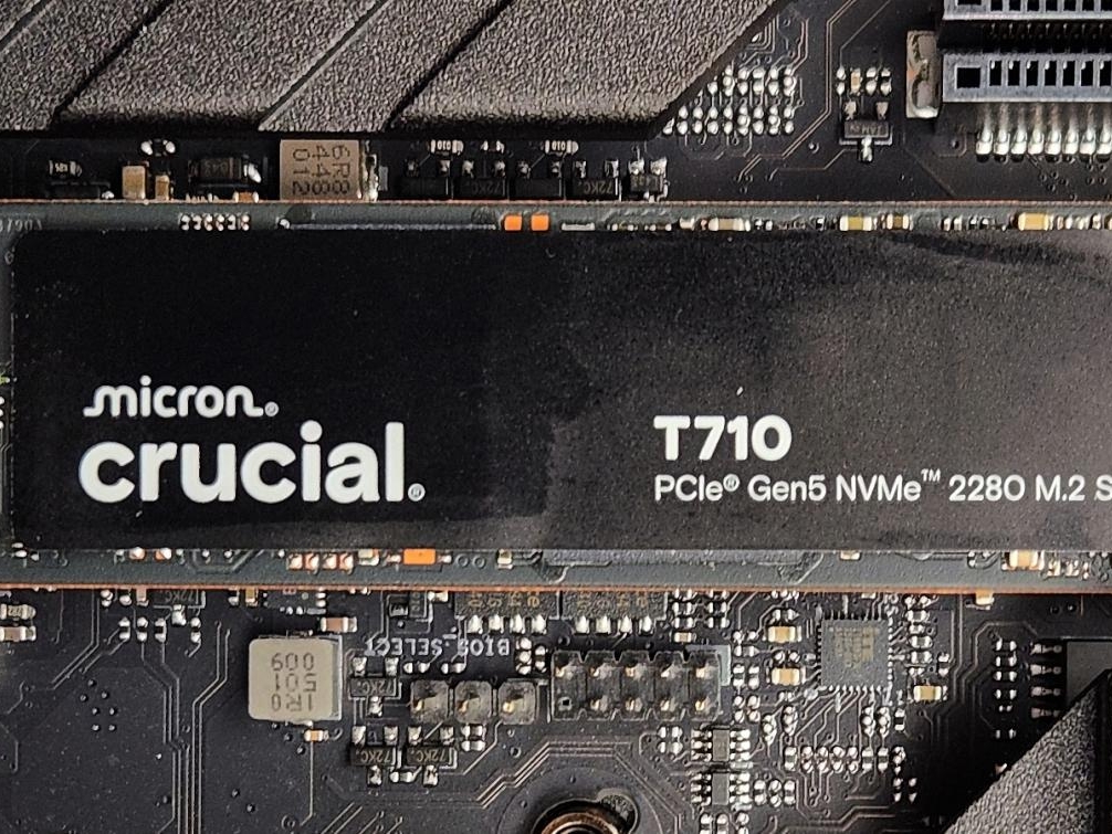 11095_crucial-t710-2tb-ssd-