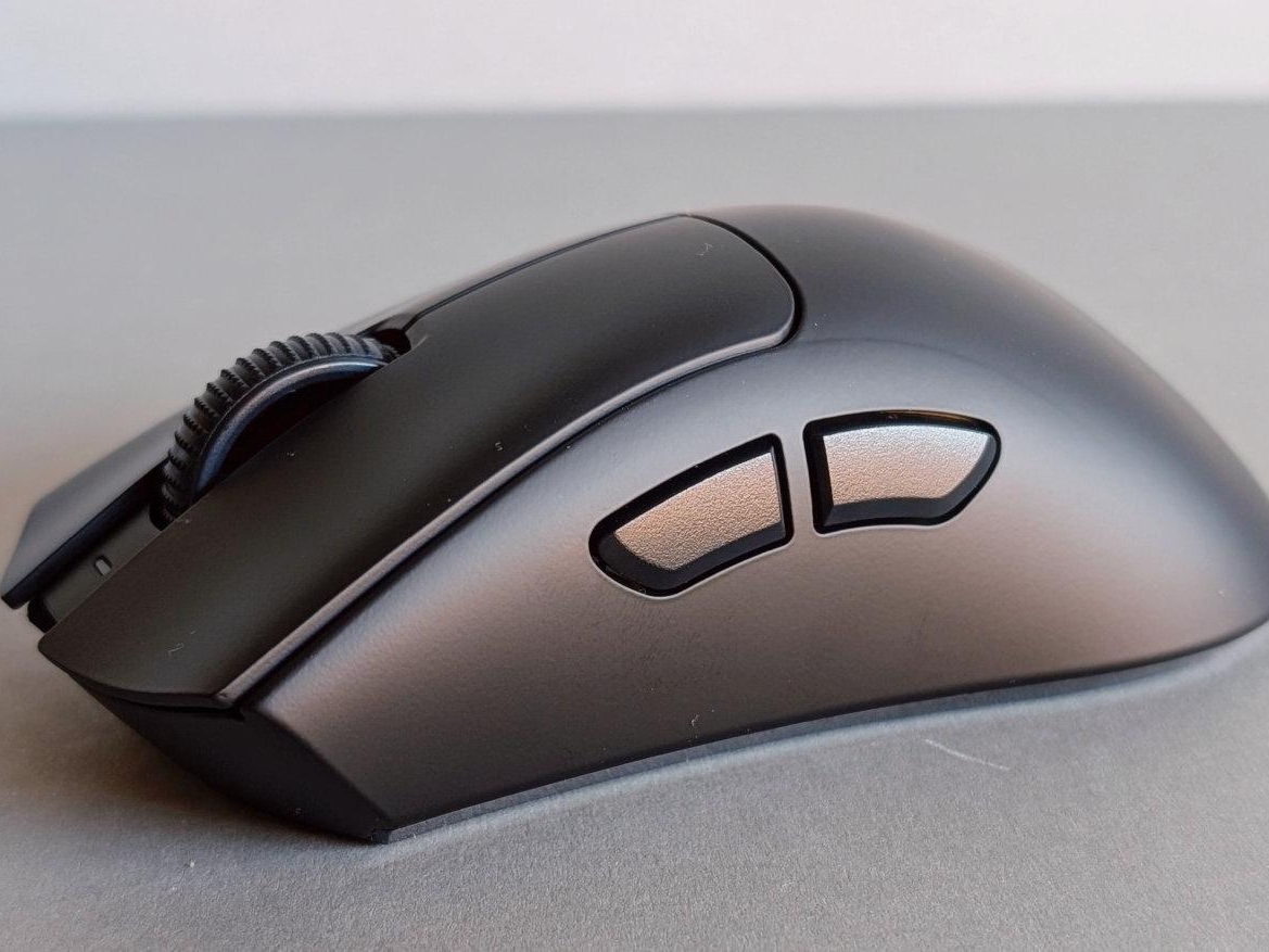 11152_razer-deathadder-v4-pro-