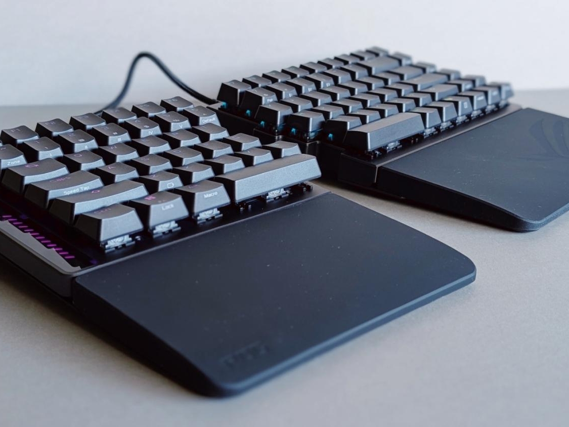 11185_asus-rog-falcata-gaming-