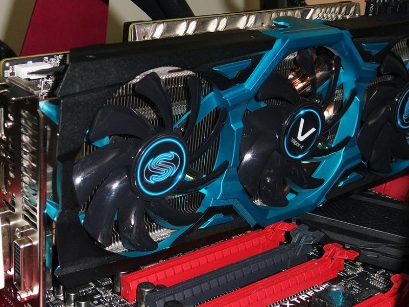 6818_sapphire_radeon_r9_290x_8
