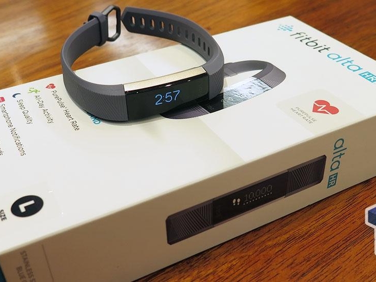 8213_fitbit-alta-hr-fitness-