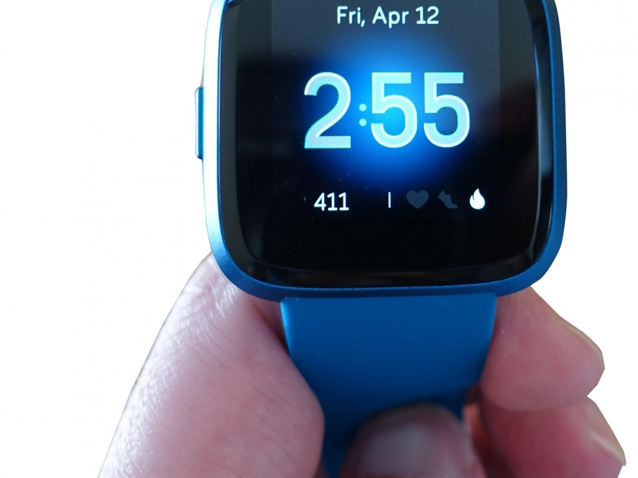 fitfit - fitbit versa lite edition スマートウォッチ Fitbit Versa Lite Edition Smartwatch, Silver Aluminum Case