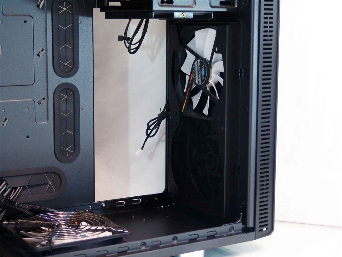 Fractal Design Define Xl R2 Black Pearl Full Tower Chassis Review Tweaktown Fractal Design Define Xl R2 Black Pearl Full Tower Chassis Review Tweaktown
