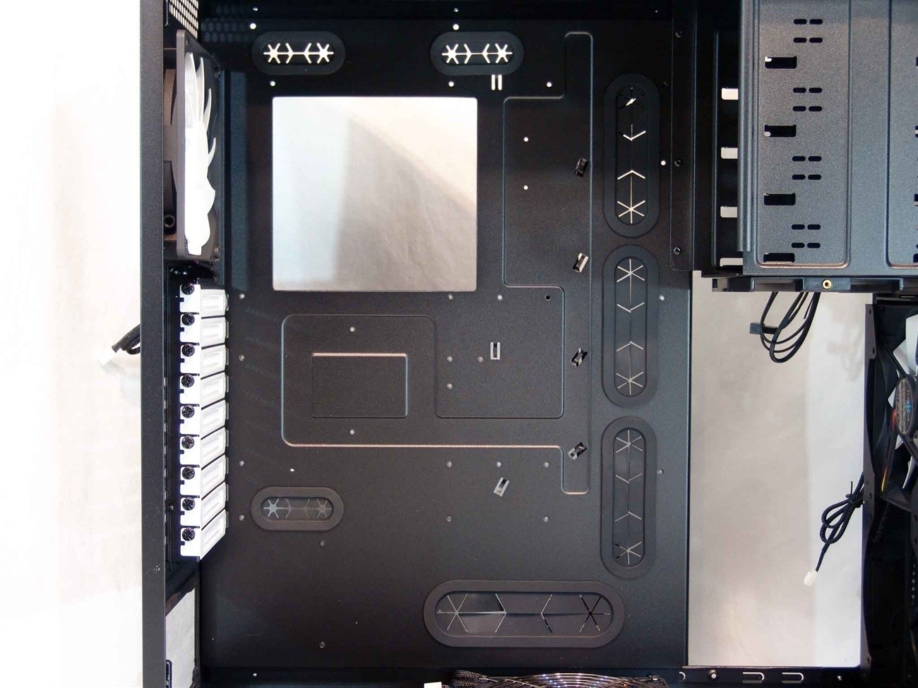 Fractal Design Define Xl R2 Black Pearl Full Tower Chassis Review Tweaktown Fractal Design Define Xl R2 Black Pearl Full Tower Chassis Review Tweaktown