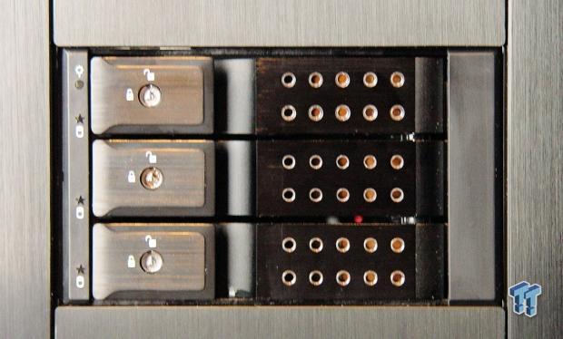 iStarUSA BPN-DE230SS Trayless HDD Cage Review 14