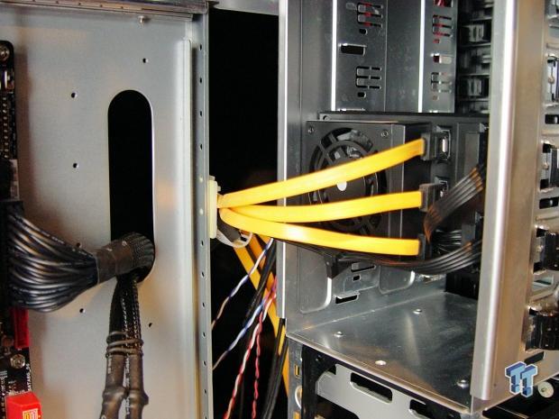 iStarUSA BPN-DE230SS Trayless HDD Cage Review 16