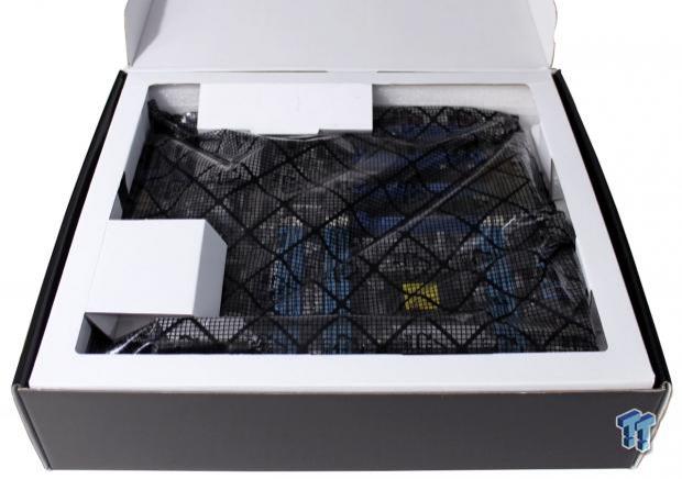 ASUS Z9PE-D8 WS Workstation (Intel C602) Motherboard Review 04