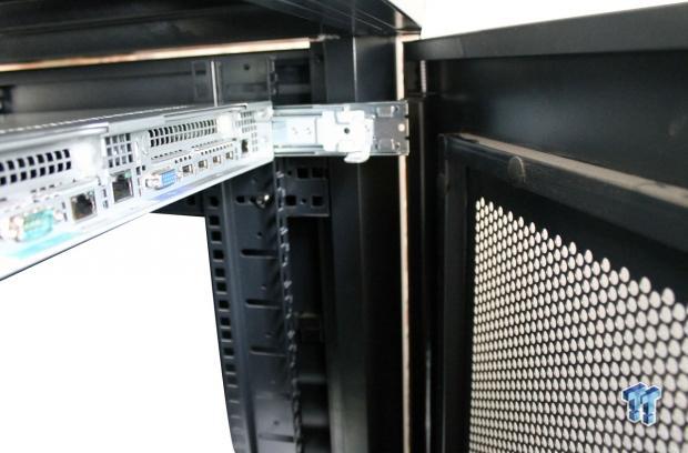 Lenovo ThinkServer RD340 Server Review 24