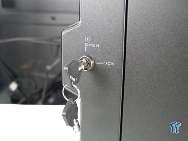 Thermaltake Urban T81 Full-Tower Chassis Review 12