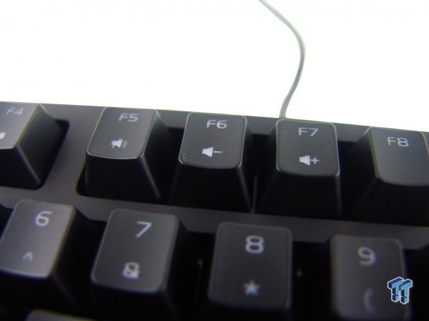 Tt eSPORTS Poseidon ZX Illuminated Mechanical Gaming Keyboard Review 10