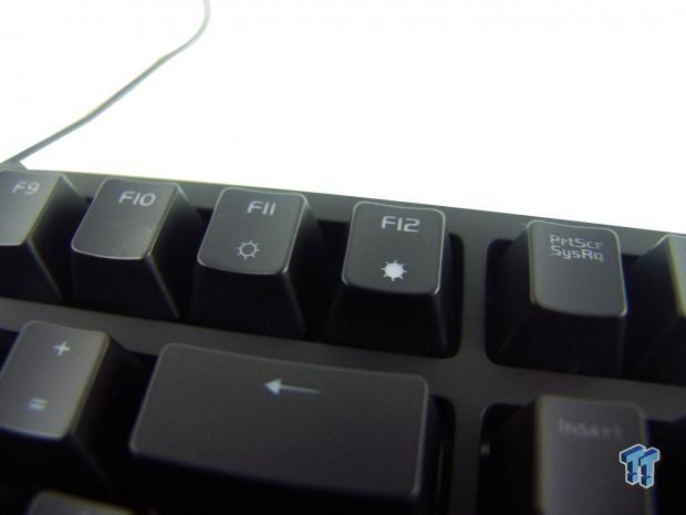 Tt eSPORTS Poseidon ZX Illuminated Mechanical Gaming Keyboard Review 11