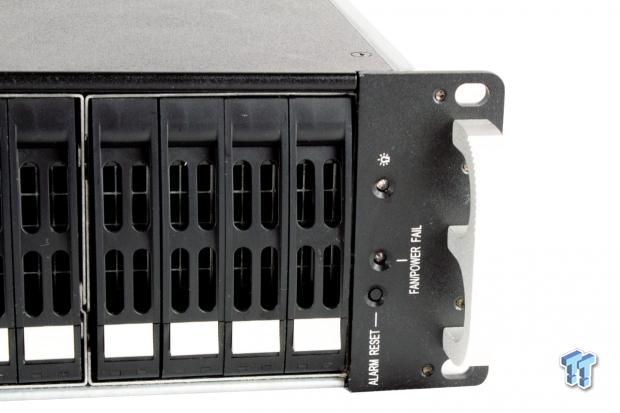 Serial Cables 24-bay 12Gbps SAS Enterprise JBOD Enclosure Review 03