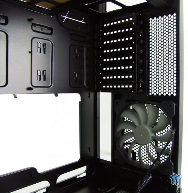 Corsair Carbide Clear 600C Inverse ATX Full-Tower Chassis Review 18 Corsair Carbide Clear 600C Inverse ATX Full-Tower Chassis Review 18