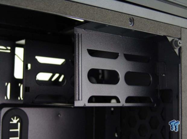 BitFenix Aurora Mid-Tower Chassis Review 16