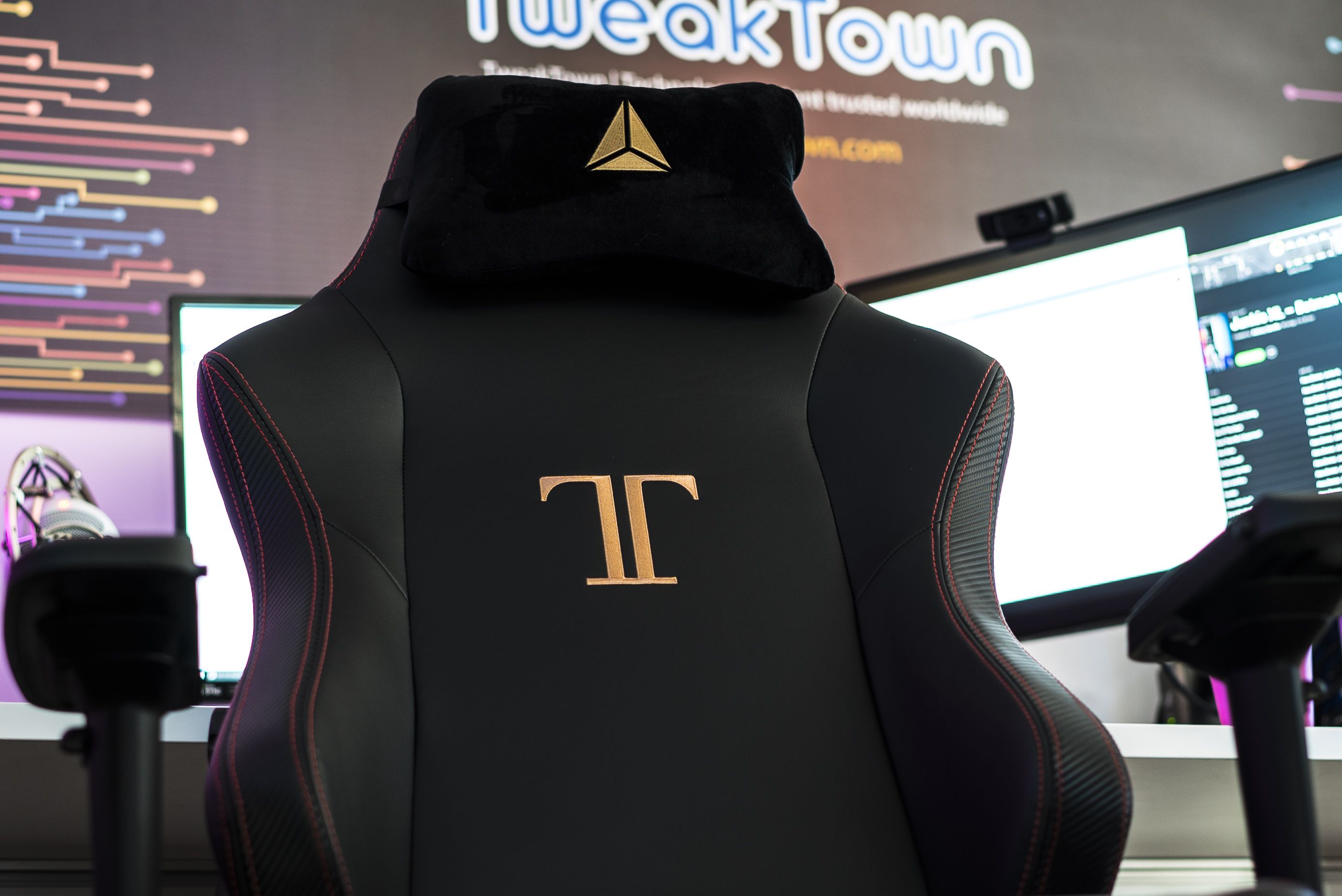 Secretlab Titan Gaming Chair Review And Giveaway Tweaktown
