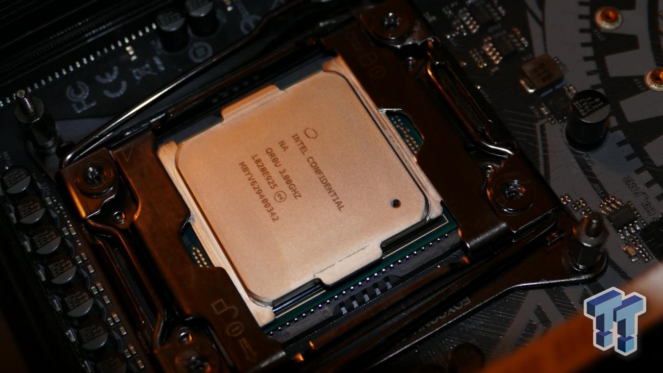 Vooruitzicht behalve voor Nieuw maanjaar Intel Core i9-9980XE Extreme Edition Review