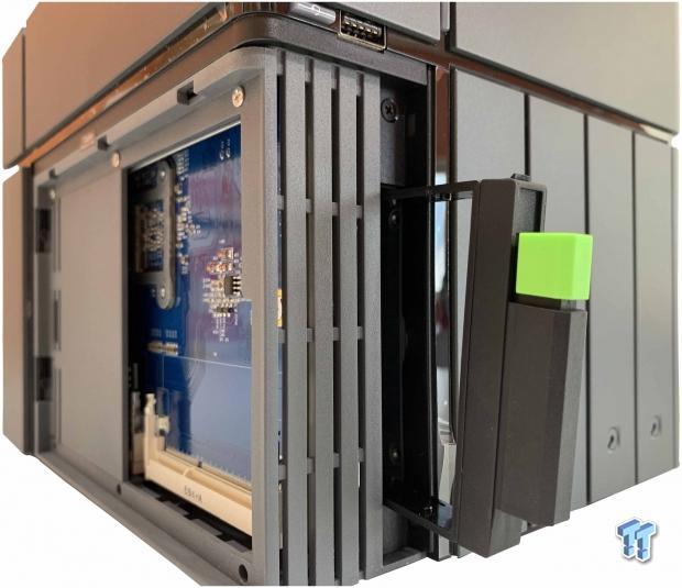 Qsan XN3004T 4+1 Bay NAS Review 08