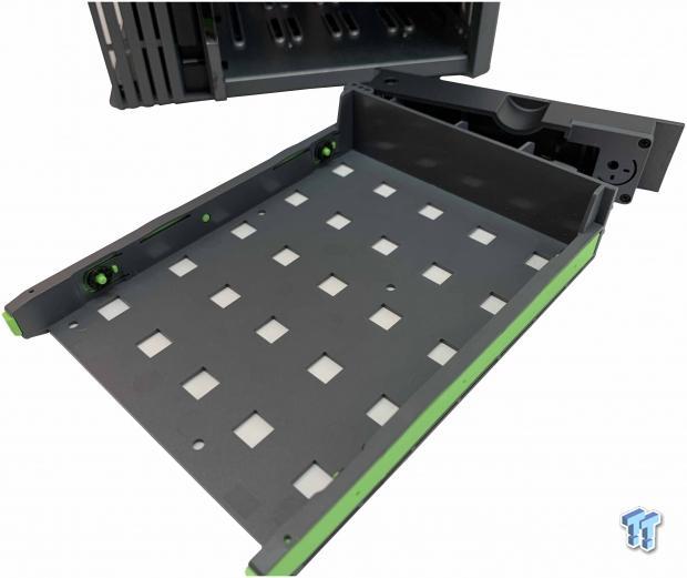 Qsan XN3004T 4+1 Bay NAS Review 09