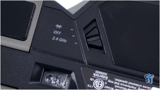 Corsair IRONCLAW RGB WIRELESS Gaming Mouse Review 18