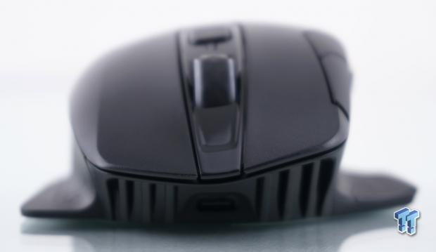 Corsair DARK CORE RGB PRO SE Wireless FPS/MOBA Gaming Mouse Review 14