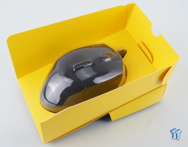 Corsair Scimitar RGB Elite MOBA/MMO Gaming Mouse Review 06