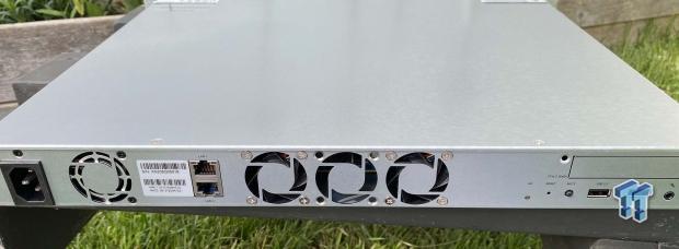 QSAN XCubeNAS XN3004R Four-Bay 1U Rackmount NAS Review 03