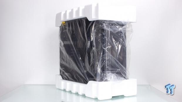 Antec Dark Fleet DF600 FLUX Mid-Tower Chassis Review 06