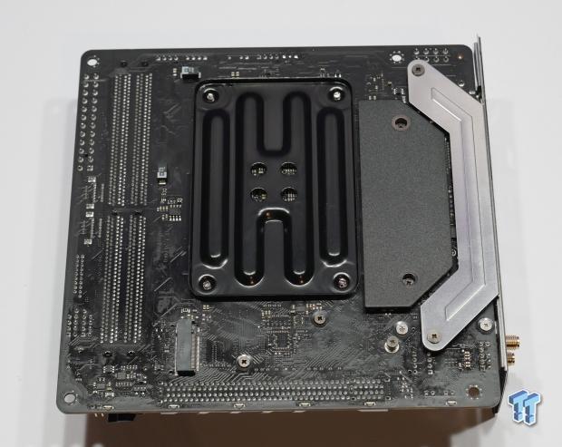 ASRock B550 Phantom Gaming ITX/ax Motherboard Review