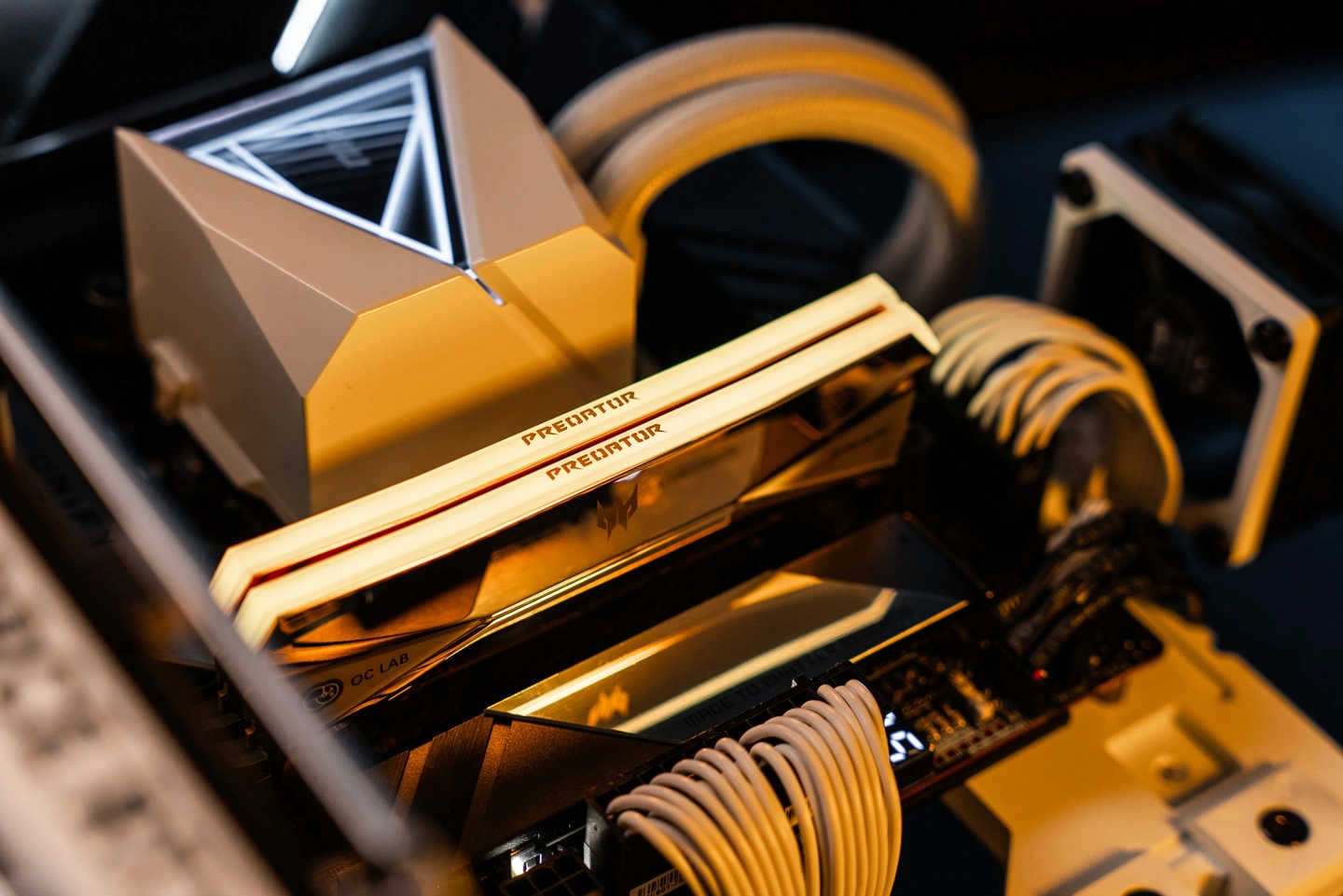 メモリー Acer PREDATOR HERA DDR5 c28 6000 48g*2 Predator Hera DDR5