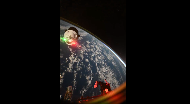 Nasa Astronaut Shares Incredible Video Of Spacex Dragon Capsule