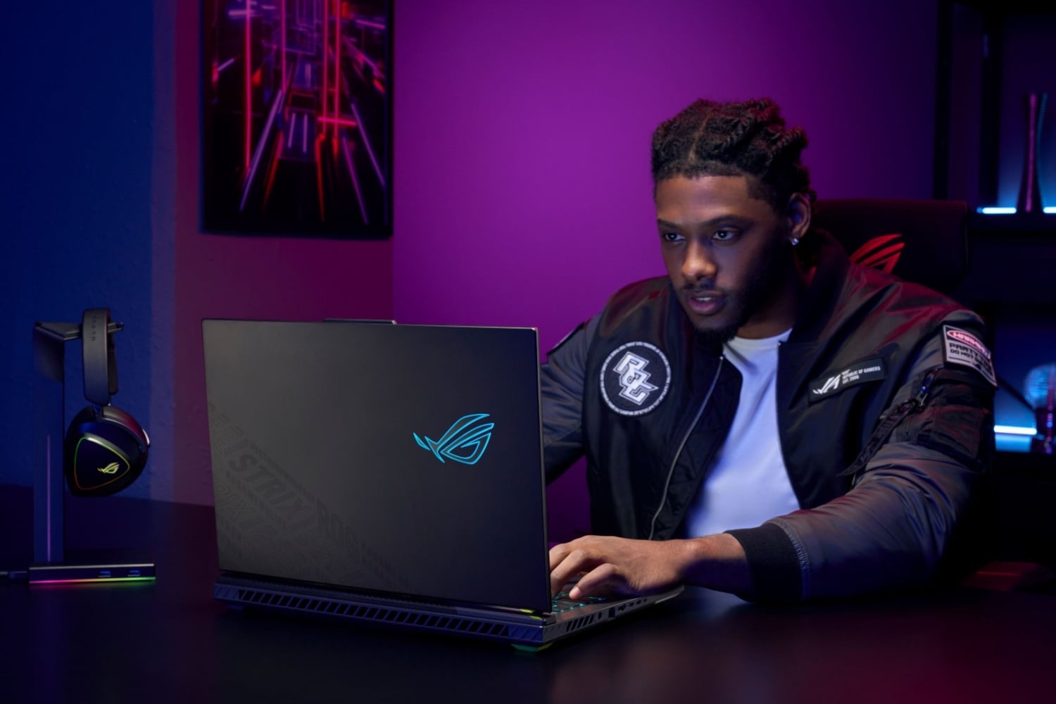 18 Inch Asus Rog ASUS ROG Strix G18 gaming laptop: 18-inch 2.5K 240Hz, Ryzen 9 9955HX ...