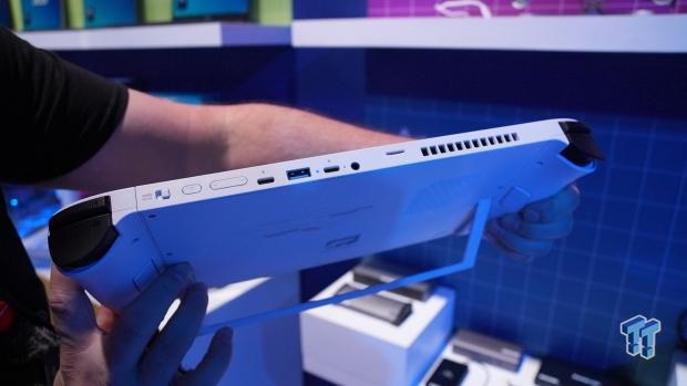 Intel showcases a monstrous naked-eye 3D gaming handheld at CES 2025 01