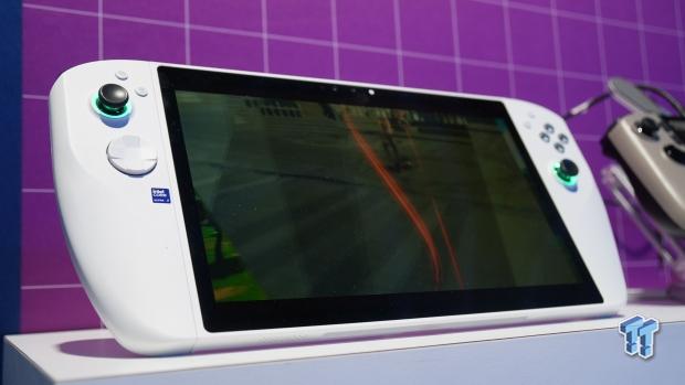 Intel showcases a monstrous naked-eye 3D gaming handheld at CES 2025 03