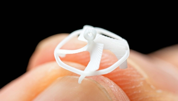 Berkeley engineers create world's smallest wireless flying robot, fits between your fingertips