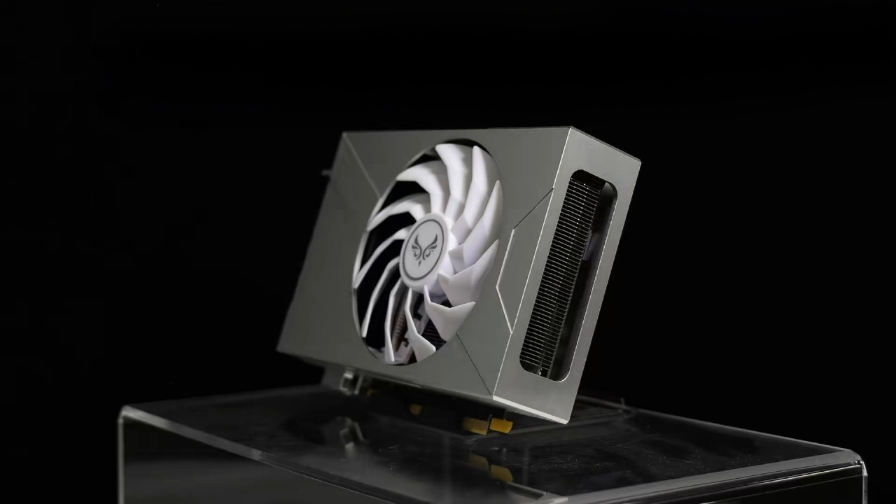 Compact CNC-cut all-metal single-fan GeForce RTX 4070