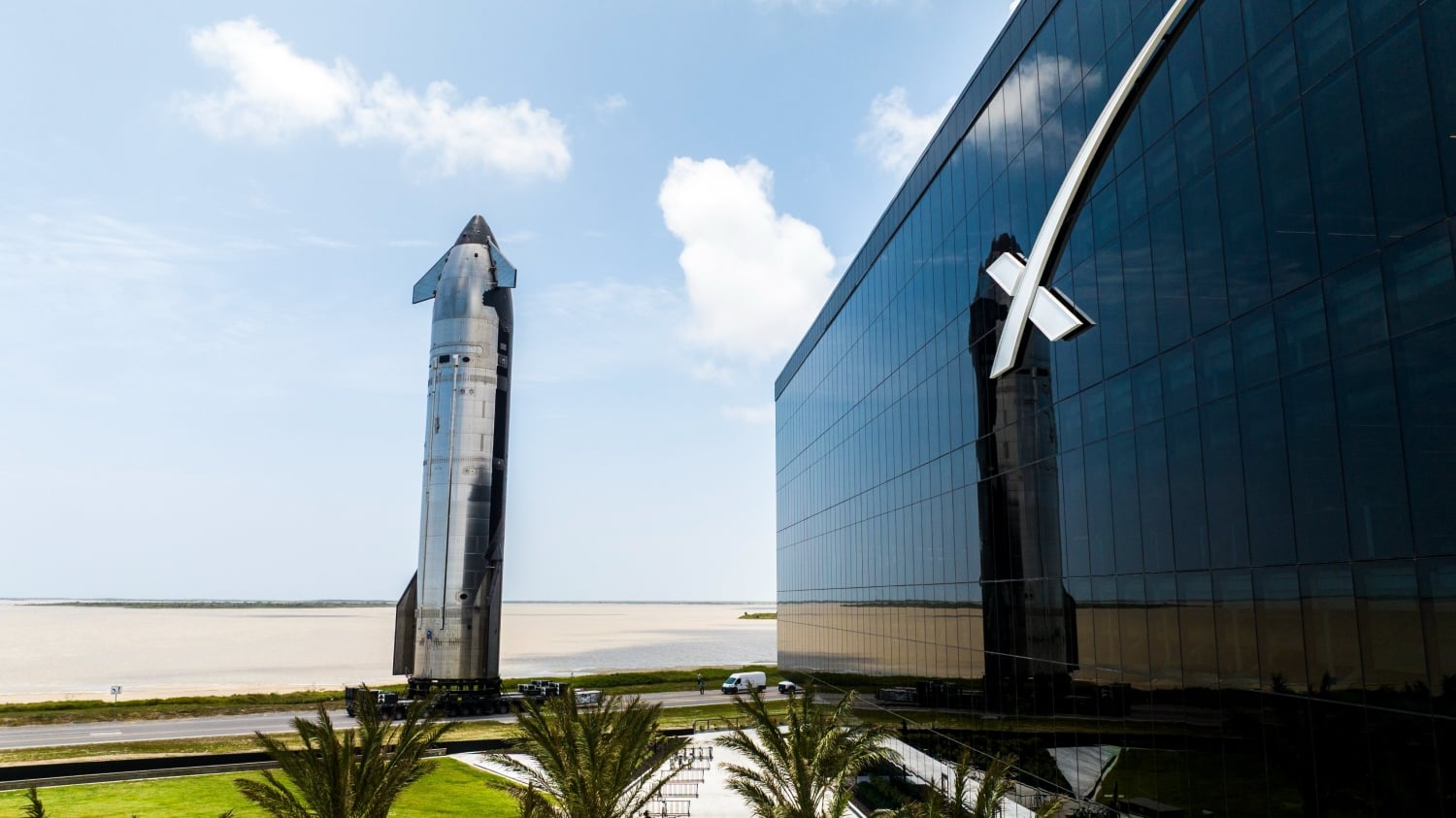 Pupular Rockets SpaceX pencils in date for next flight of the world's most powerful rocket