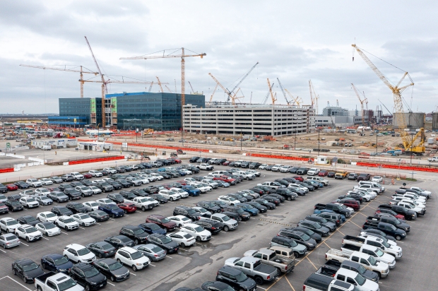 Samsung reportedly offering up to $300,000 for sales execs to get US chip orders away from TSMC 406