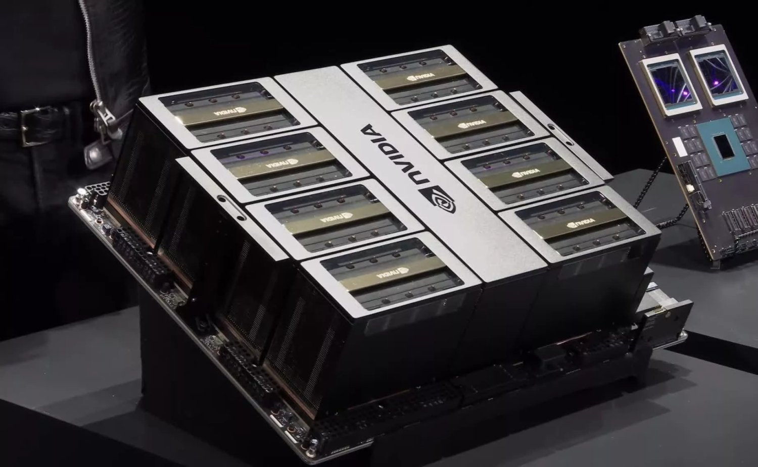 ネットワークモデルと多目的GA NVIDIA's new GB300 Blackwell Ultra AI servers to begin