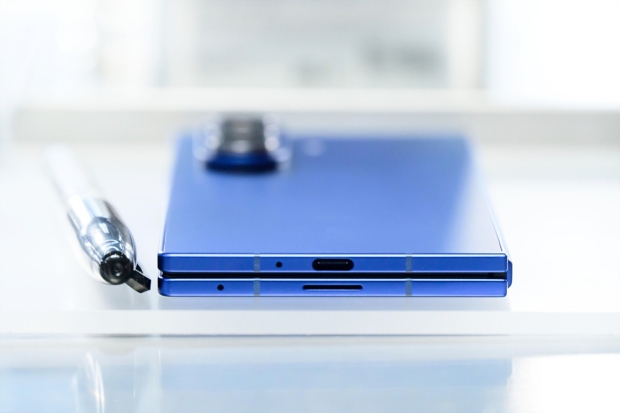 Samsung Galaxy Z Fold 7 revealed: thinner design, larger display, Qualcomm Snapdragon X Elite 33