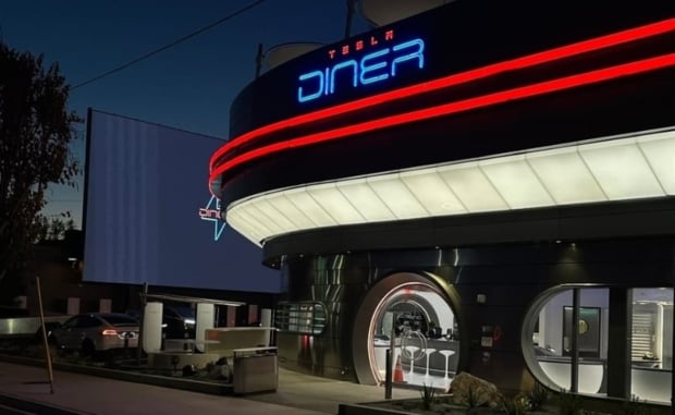 Open enlarged image Tesla's new 1950s-inspired diner and drive-in Supercharger station in LA is now open