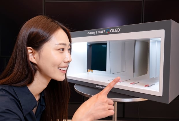 Samsung's new Galaxy Z Fold 7 display survives 500,000+ folds: 100+ folds per day for 10 years 39