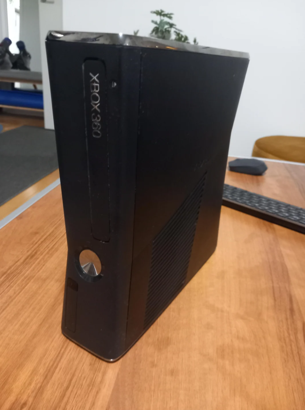 Xbox 360 converted into PC with an RTX 40-series GPU and X3D chip 600