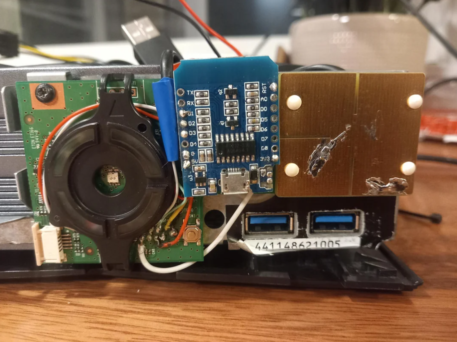 Xbox 360 converted into PC with an RTX 40-series GPU and X3D chip